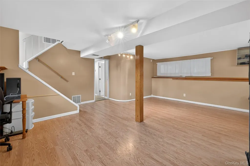 27 Frontier Lane East Northport NY 11731