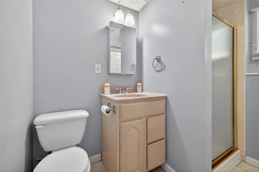 27 Frontier Lane East Northport NY 11731