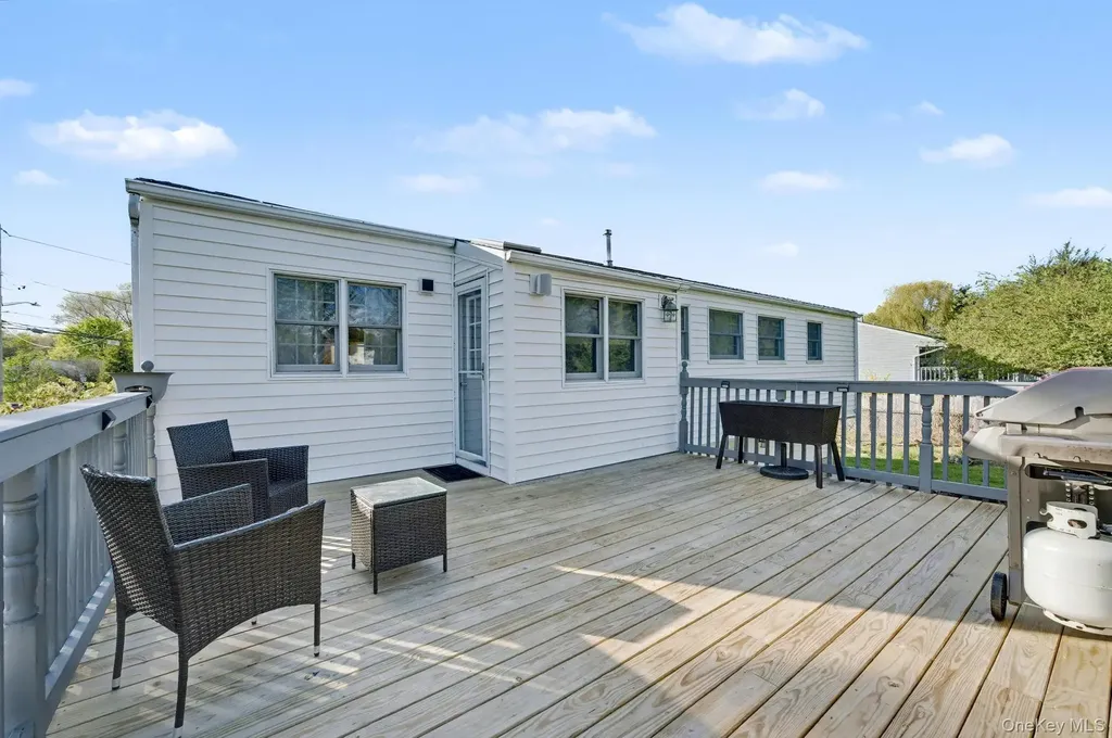 27 Frontier Lane East Northport NY 11731