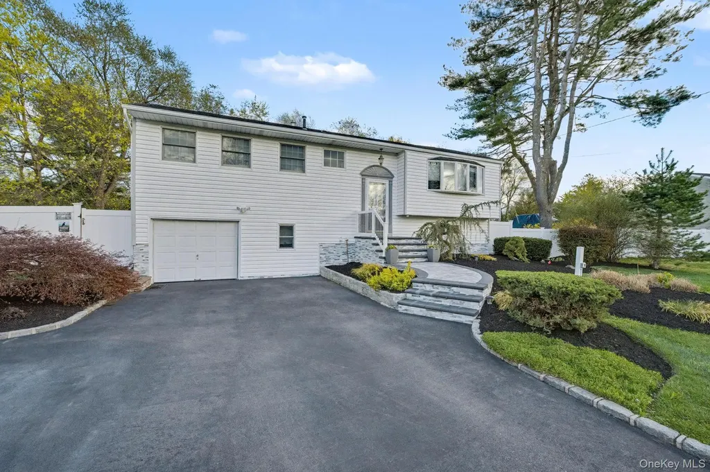 27 Frontier Lane East Northport NY 11731