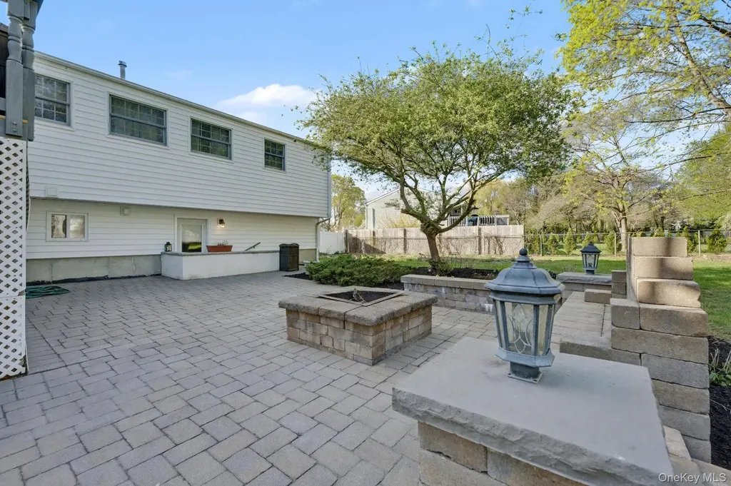 27 Frontier Lane East Northport NY 11731
