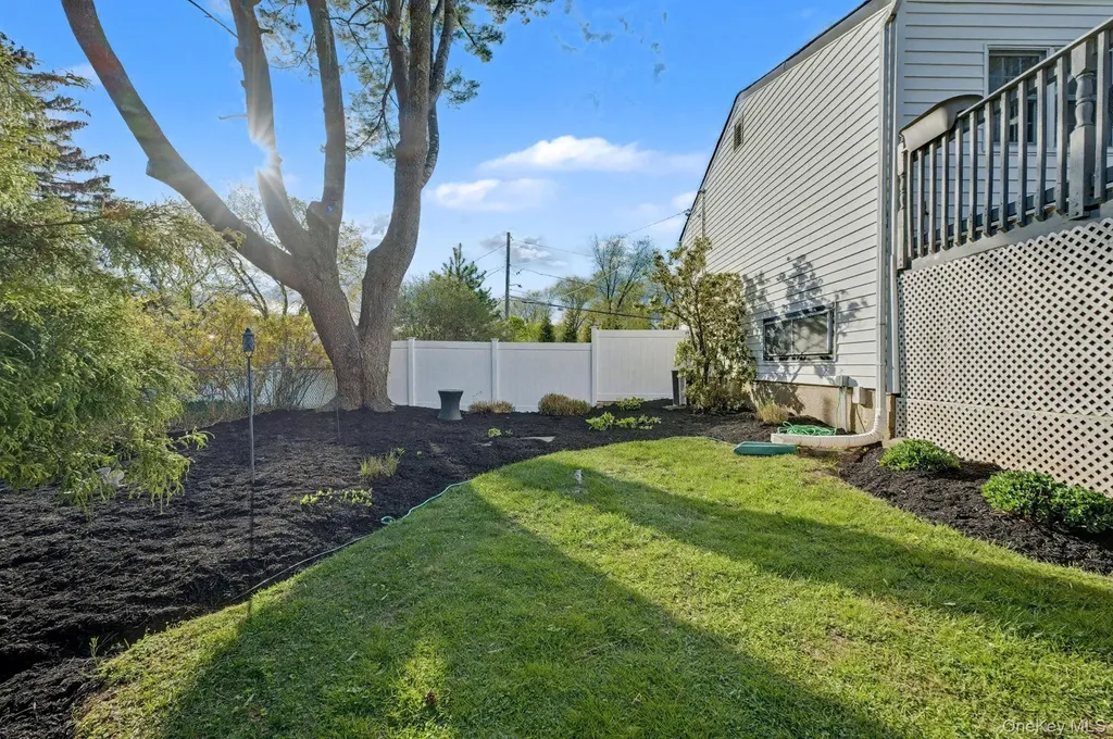 27 Frontier Lane East Northport NY 11731