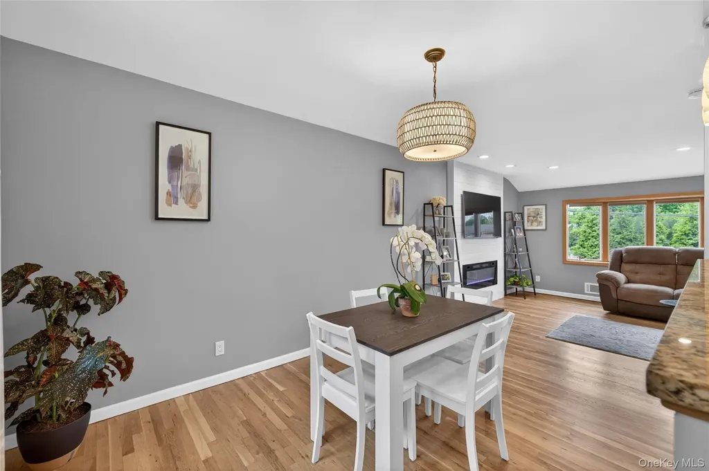 27 Frontier Lane East Northport NY 11731