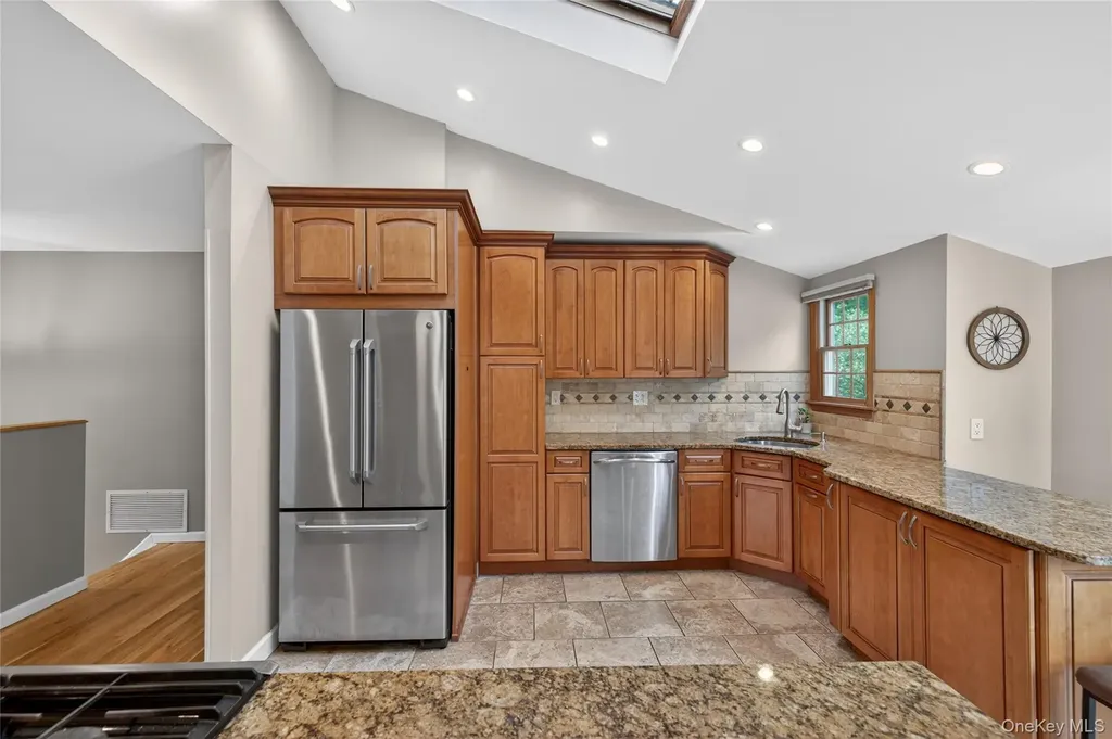 27 Frontier Lane East Northport NY 11731