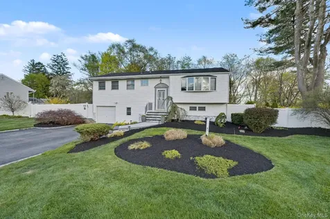 27 Frontier Lane East Northport NY 11731