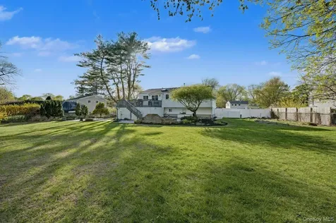 27 Frontier Lane East Northport NY 11731