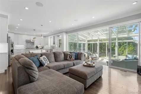 17 Clover Place New Rochelle NY 10805