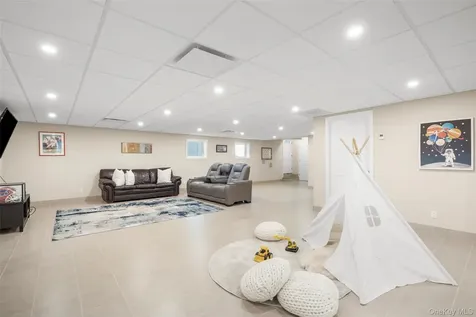 17 Clover Place New Rochelle NY 10805
