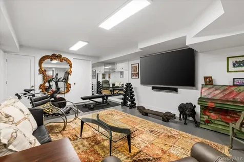 233 Cleft Road Mill Neck NY 11765