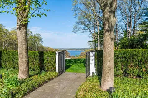 233 Cleft Road Mill Neck NY 11765