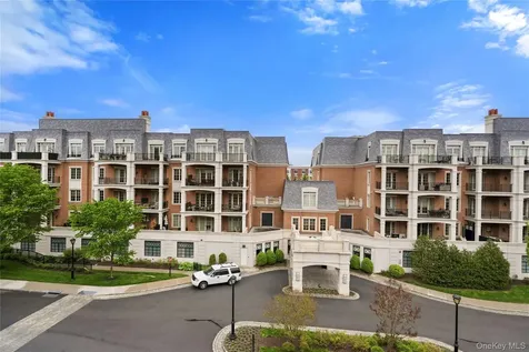 6000 Royal Court North Hills NY 11040