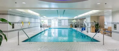 6000 Royal Court North Hills NY 11040