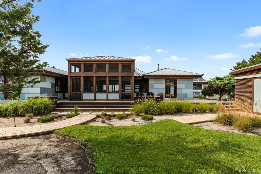 19 Bayview Walk Seaview NY 11770
