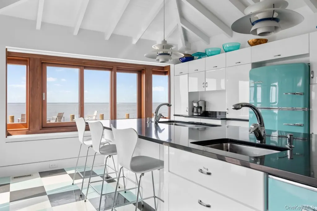19 Bayview Walk Seaview NY 11770