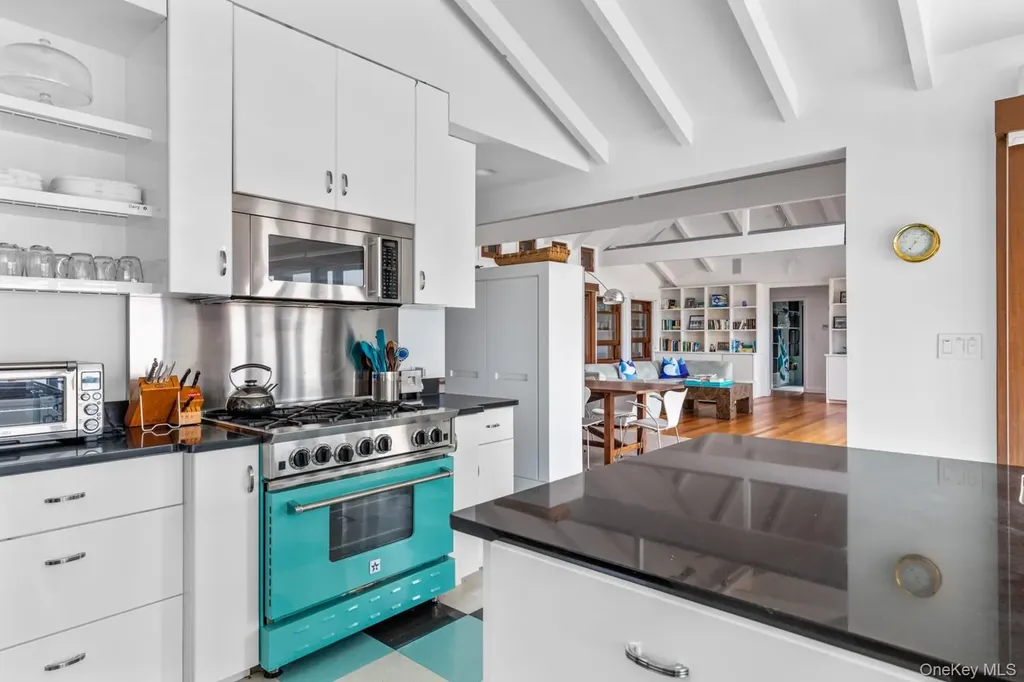 19 Bayview Walk Seaview NY 11770