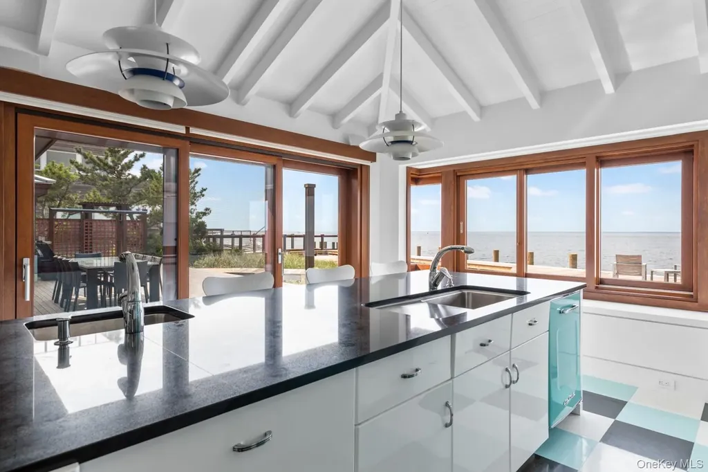 19 Bayview Walk Seaview NY 11770