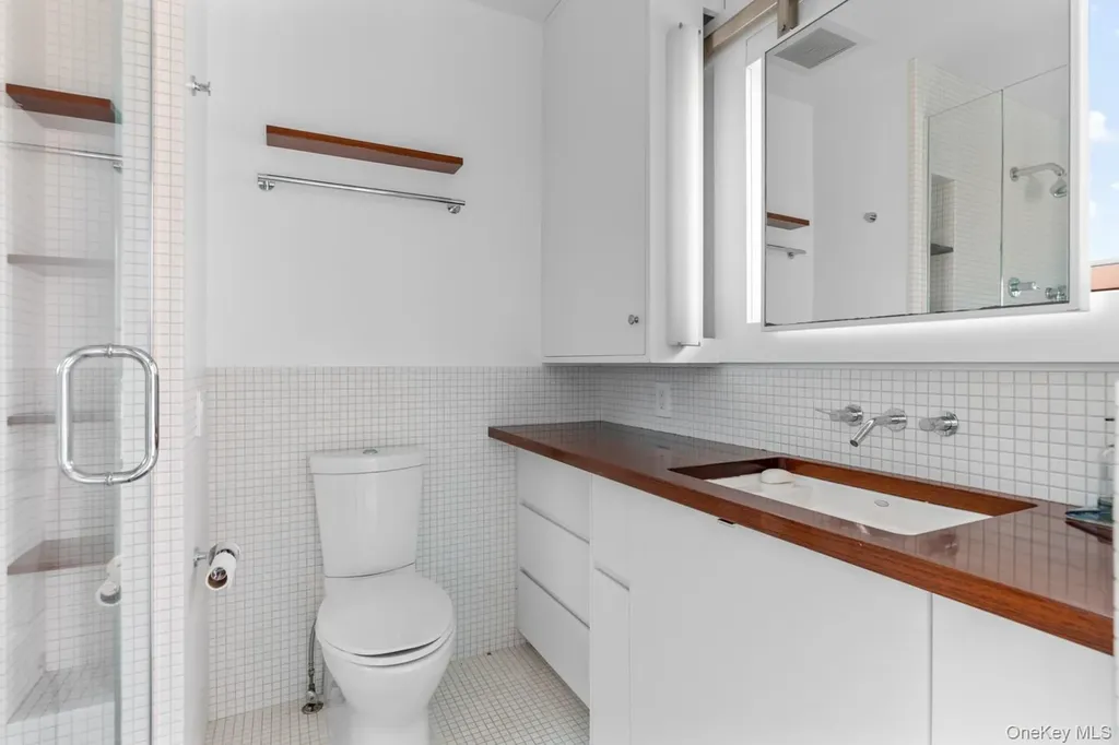19 Bayview Walk Seaview NY 11770