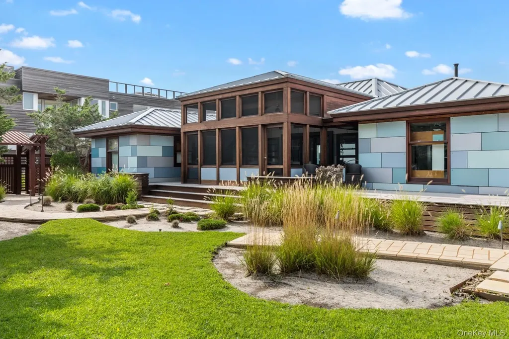 19 Bayview Walk Seaview NY 11770