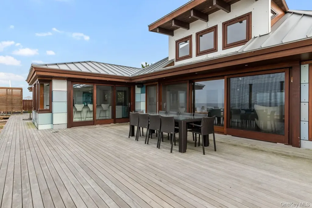19 Bayview Walk Seaview NY 11770