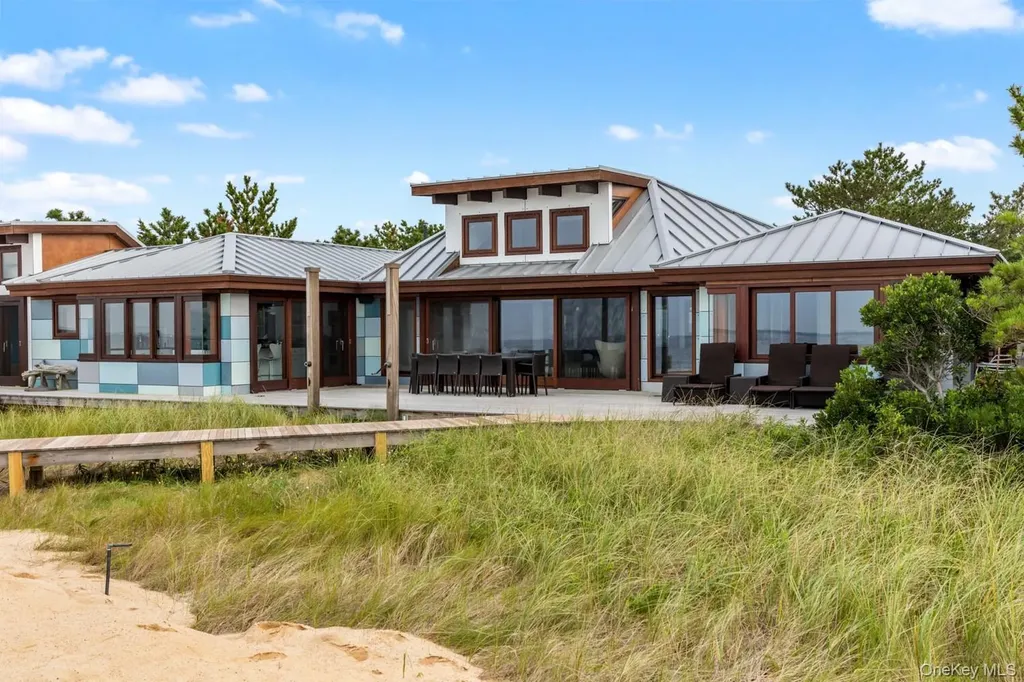 19 Bayview Walk Seaview NY 11770