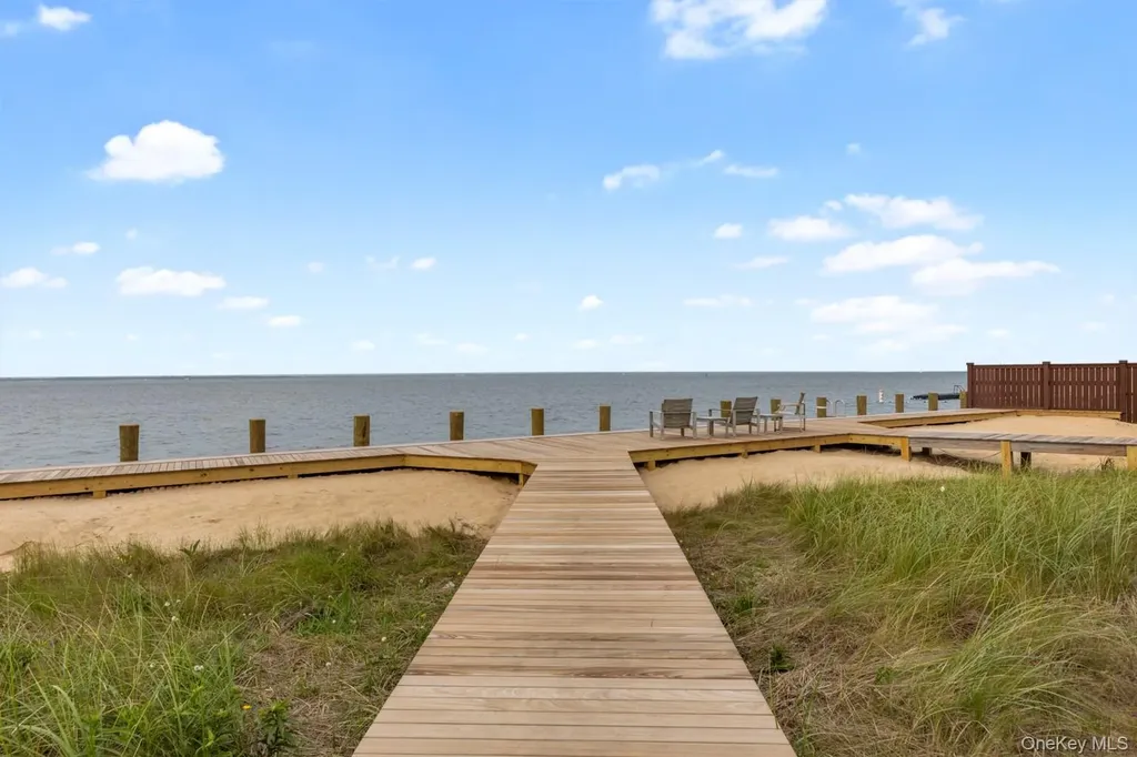 19 Bayview Walk Seaview NY 11770