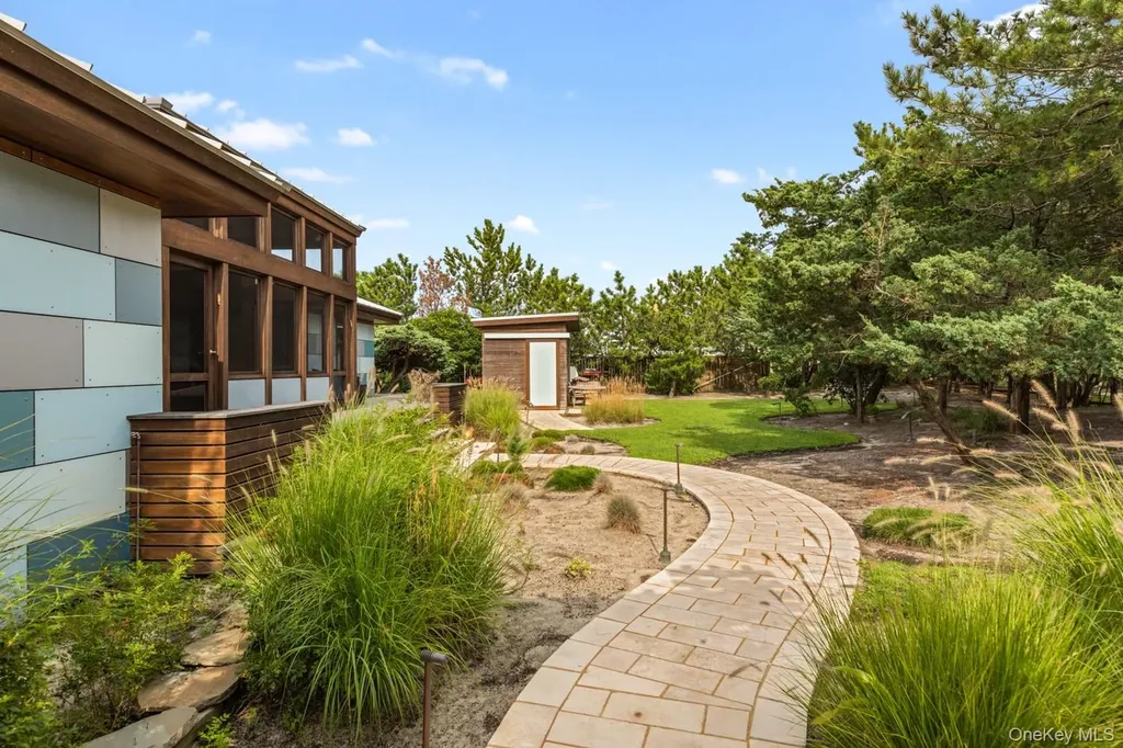 19 Bayview Walk Seaview NY 11770