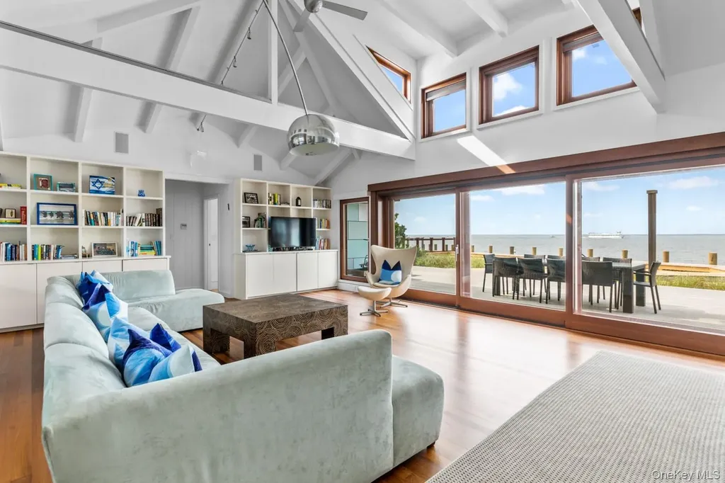 19 Bayview Walk Seaview NY 11770