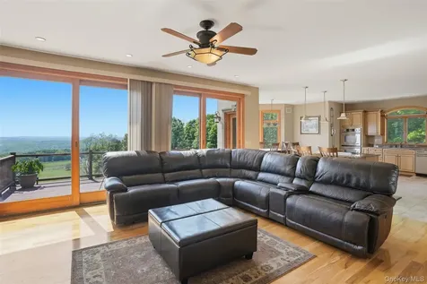 4 Rachel Court Bloomingburg NY 12721