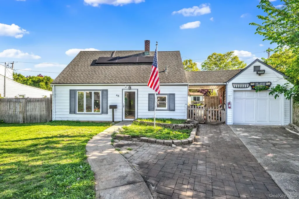 48 Curve Lane Levittown NY 11756