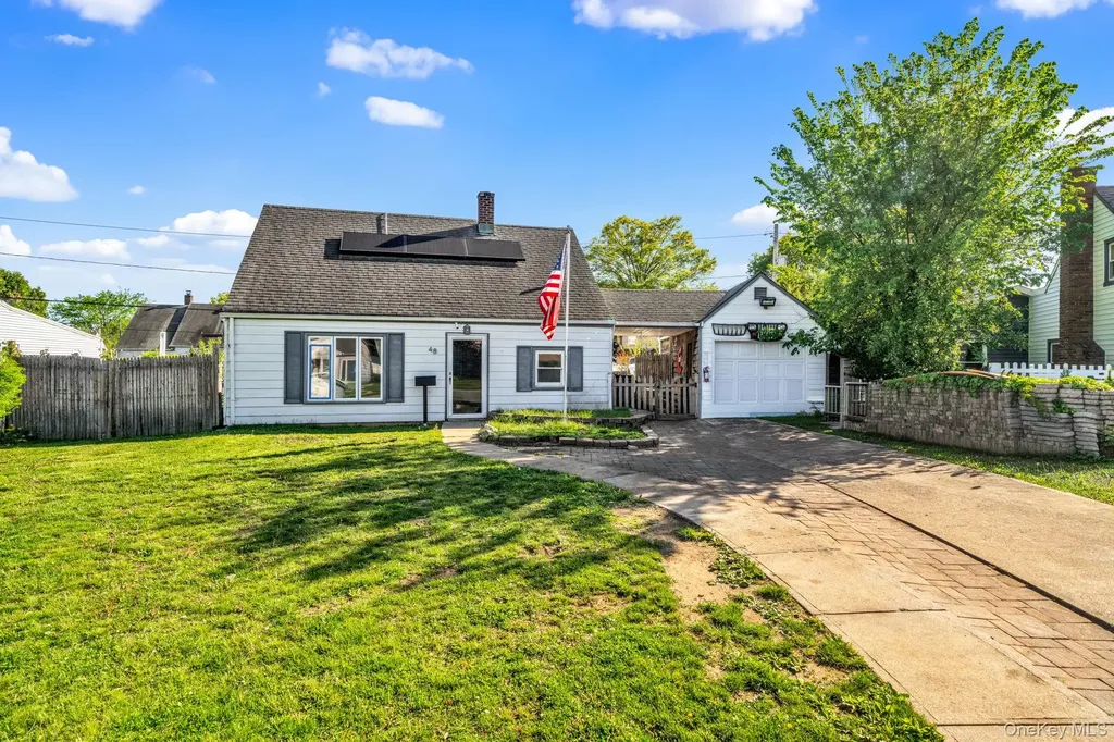 48 Curve Lane Levittown NY 11756