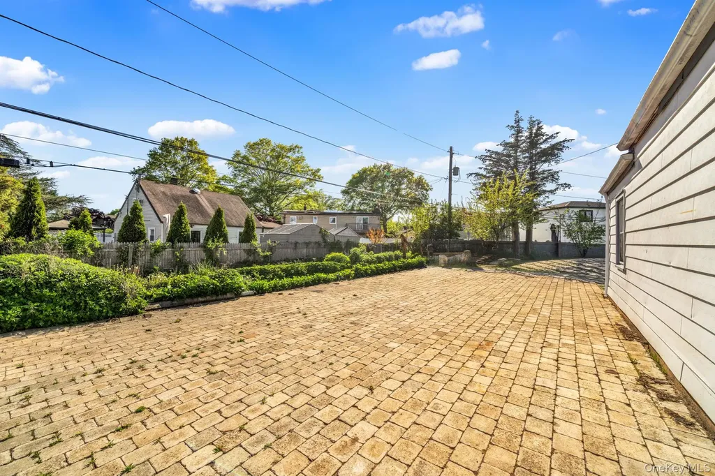 48 Curve Lane Levittown NY 11756