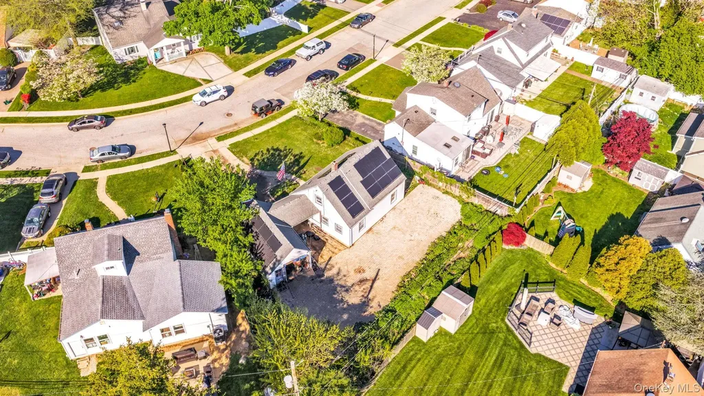 48 Curve Lane Levittown NY 11756