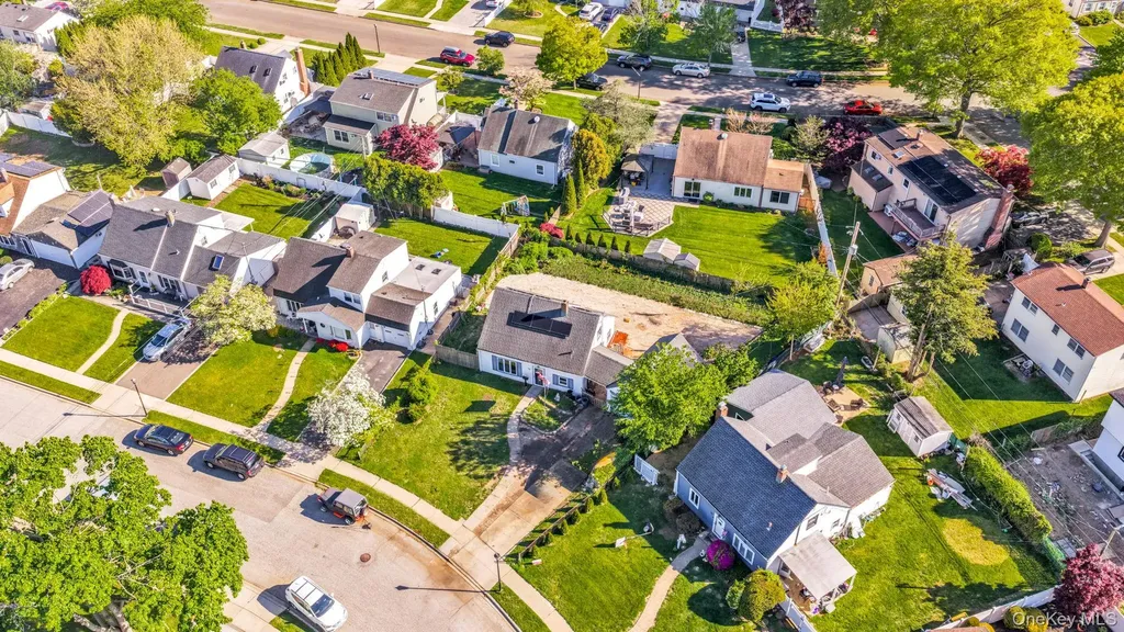 48 Curve Lane Levittown NY 11756