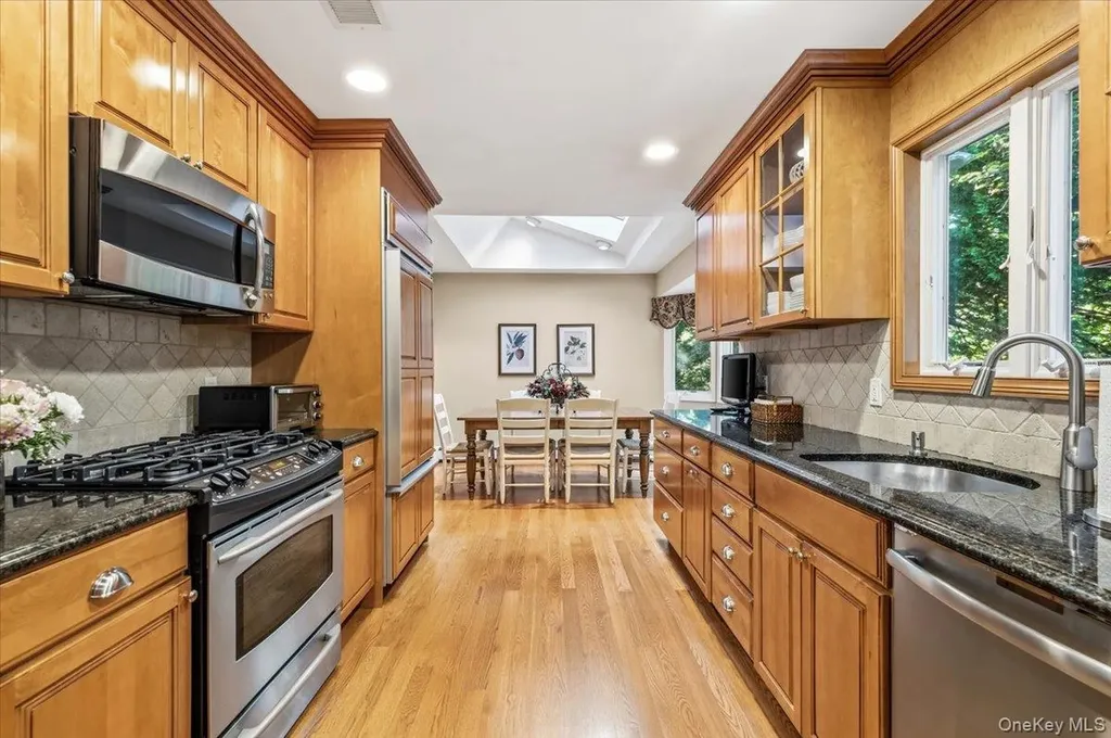 19 Fox Lane Dix Hills NY 11746