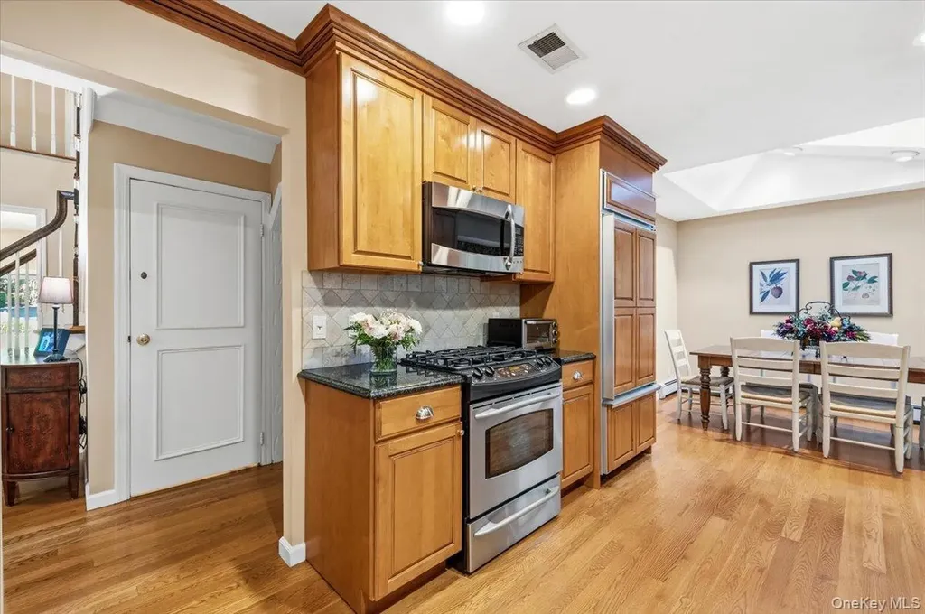 19 Fox Lane Dix Hills NY 11746