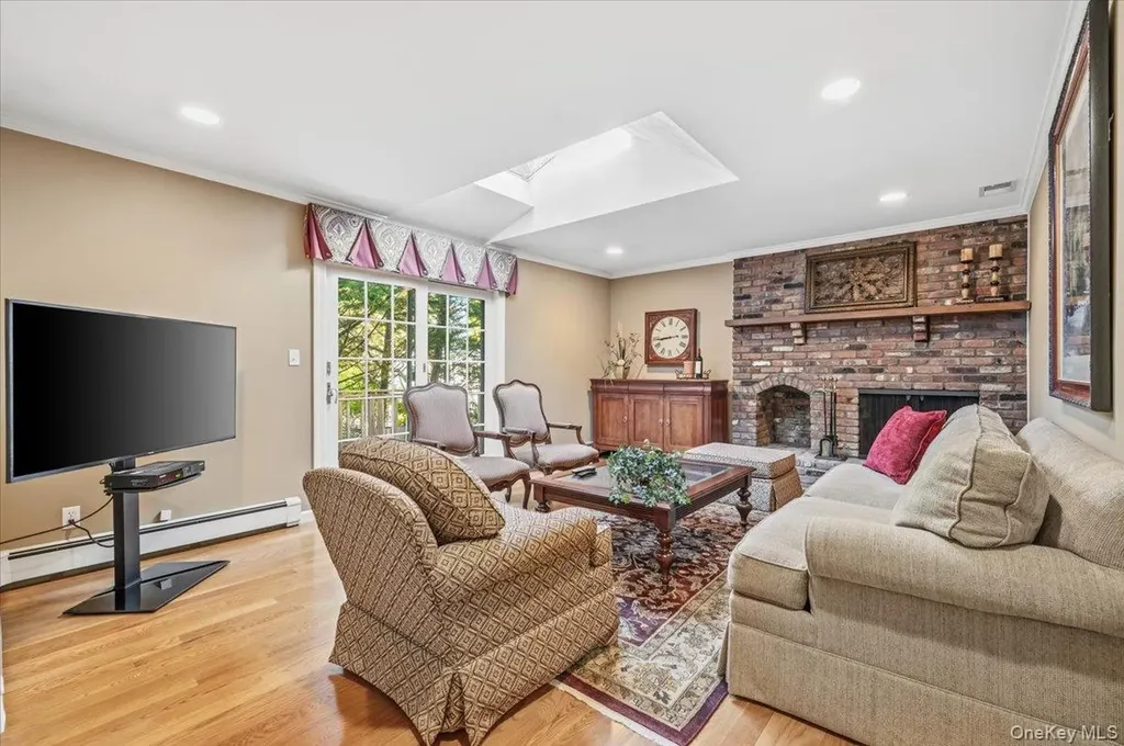 19 Fox Lane Dix Hills NY 11746
