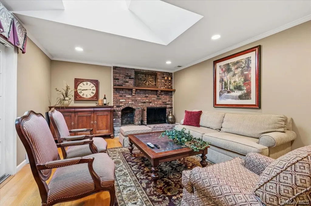 19 Fox Lane Dix Hills NY 11746