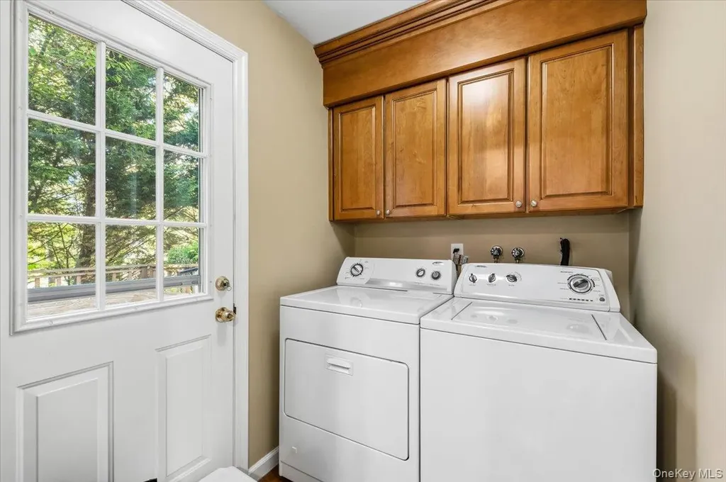 19 Fox Lane Dix Hills NY 11746