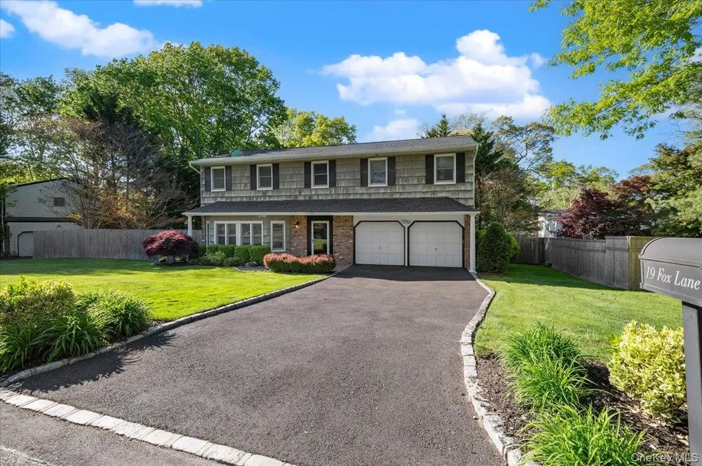 19 Fox Lane Dix Hills NY 11746