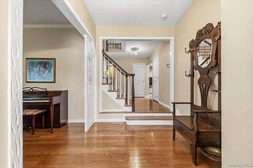 19 Fox Lane Dix Hills NY 11746