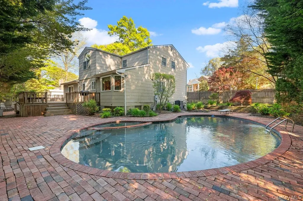 19 Fox Lane Dix Hills NY 11746