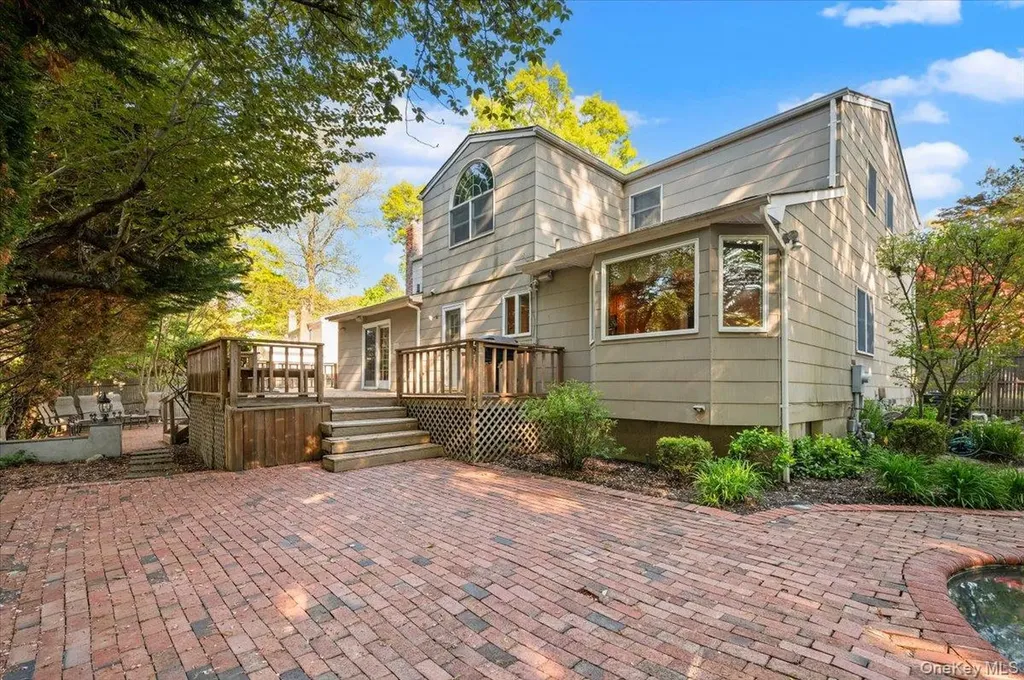 19 Fox Lane Dix Hills NY 11746