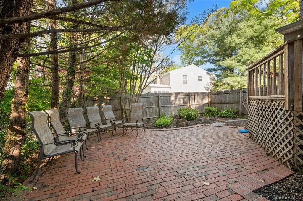 19 Fox Lane Dix Hills NY 11746