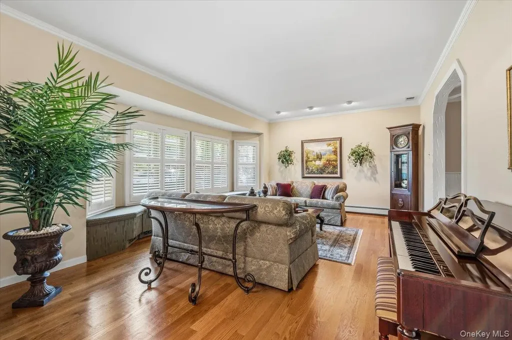 19 Fox Lane Dix Hills NY 11746