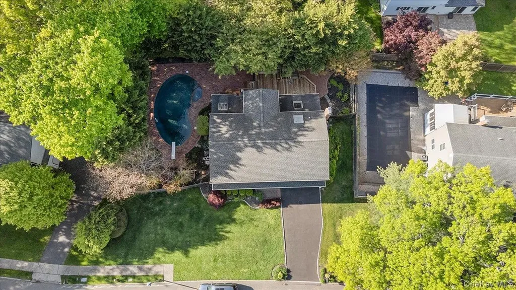 19 Fox Lane Dix Hills NY 11746