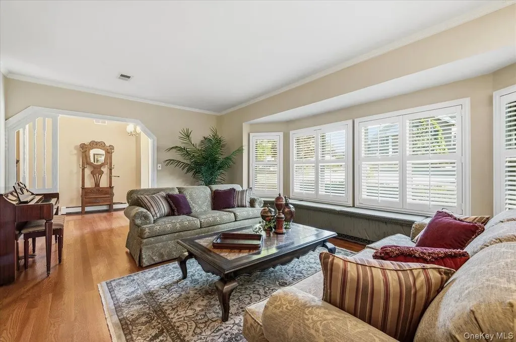 19 Fox Lane Dix Hills NY 11746