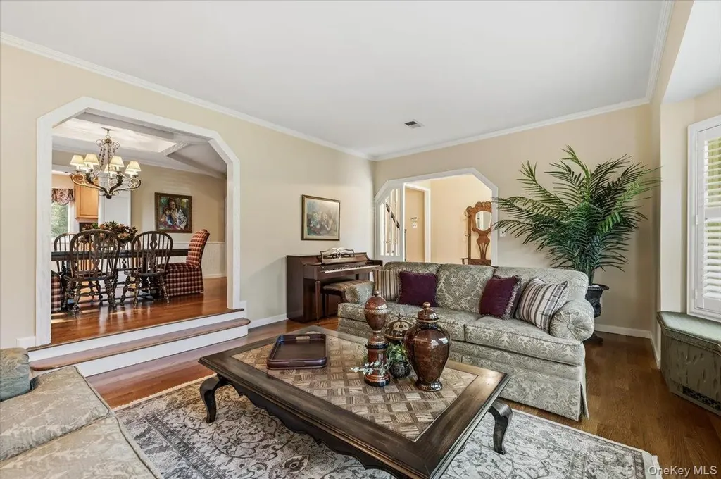 19 Fox Lane Dix Hills NY 11746