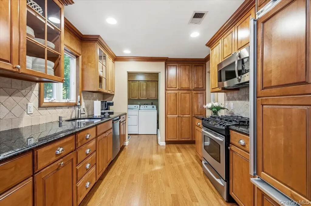 19 Fox Lane Dix Hills NY 11746