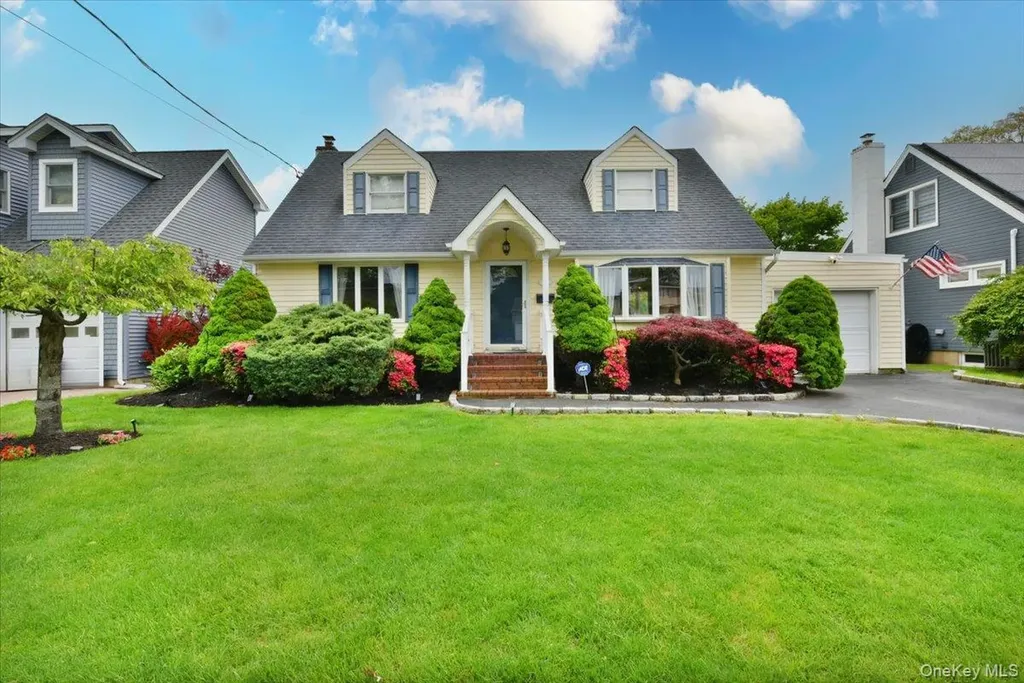 287 Charles Avenue Massapequa Park NY 11762