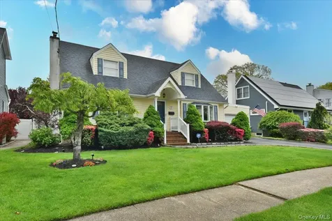 287 Charles Avenue Massapequa Park NY 11762